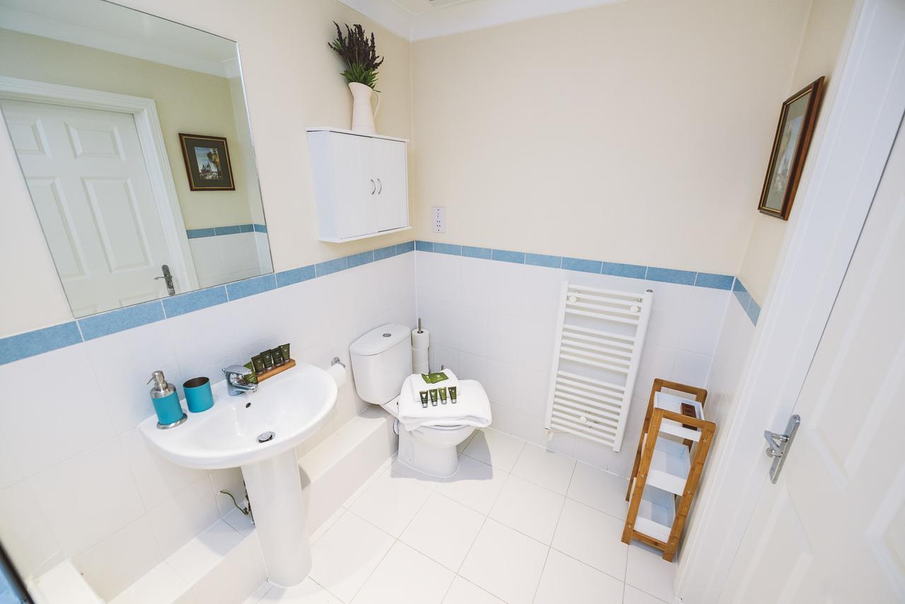 Charming Two Bedroom Apartment With Free Private Parking Лезерхед Экстерьер фото